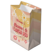 Sac Cadeau Moyen Bachelorette de marguerite super et fiancée (Devant Angle)