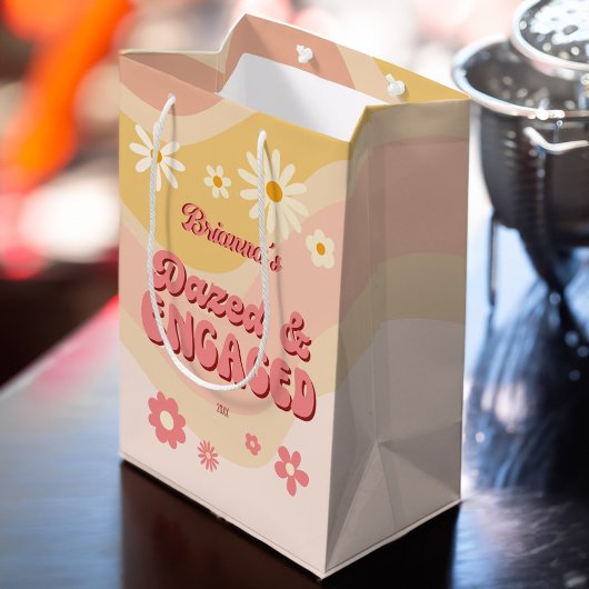 Sac Cadeau Moyen Bachelorette de marguerite super et fiancée