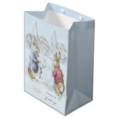 Sac Cadeau Moyen Beatrix Potter Snowman et Bunnies Holiday (Devant Angle)