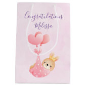 Sac Cadeau Moyen Bébé mignon dans une couverture de coeur (Dos)