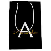 Sac Cadeau Moyen Black Gold Modern Script Girl Monogramme Nom (Devant)