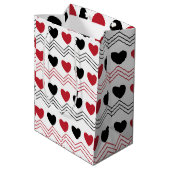 Sac Cadeau Moyen Black Red Hearts Chevron Stripe Motif (Dos Angle)