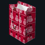 Sac Cadeau Moyen cacahuètes | Snoopy Christmas Sweater Snowman<br><div class="desc">Célébrez les fêtes et votre amour des cacahuètes avec ce pull de Noël moche avec Snoopy et une rangée de bonhommes de neige.</div>