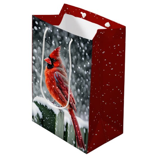 Sac Cadeau Moyen Cardinaux rouges de Noël dans les flocons de neige (Devant Angle)