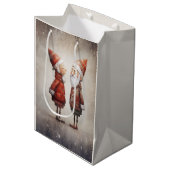 Sac Cadeau Moyen Caricature Whimsical de Mme et M. Claus (Devant Angle)