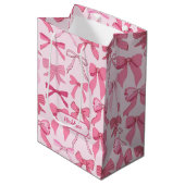 Sac Cadeau Moyen Charmant motif de nœuds papillon roses girly (Devant Angle)