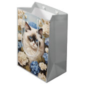 Sac Cadeau Moyen Chat Ragdoll Avec Fleurs Bleues D'Hydrangée (Dos Angle)