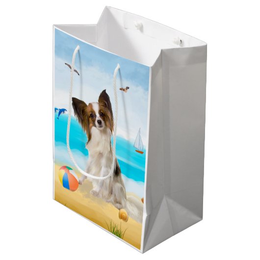 Sac Cadeau Moyen Chien de Papillon sur la plage (Devant Angle)