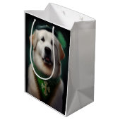 Sac Cadeau Moyen Chien des Pyrénées dans la robe de la Saint Patric (Dos Angle)