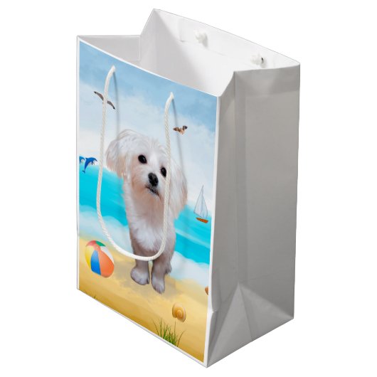Sac Cadeau Moyen Chien maltais sur la plage (Devant Angle)