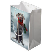 Sac Cadeau Moyen Chien Weimaraner à Noël de neige (Devant Angle)