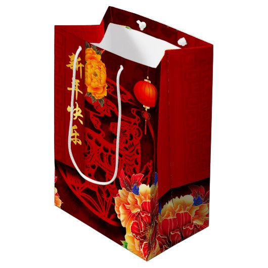 Sac Cadeau Moyen Chinois Tiger coupé en papier Peonies Nouvel An 20 (Devant Angle)