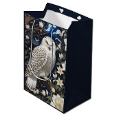 Sac Cadeau Moyen Chouette neigeuse Moonlight Moonflowers (Devant Angle)