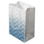 Sac Cadeau Moyen Ciel Bleu Chevron Blanc (Dos Angle)