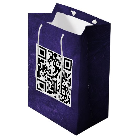 Sac Cadeau Moyen Code QR Anniversaire Sur Cuir Violet (Devant Angle)