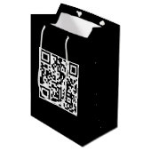 Sac Cadeau Moyen Code QR Anniversaire sur noir (Devant Angle)
