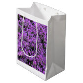Sac Cadeau Moyen Conception florale en violet (Devant Angle)