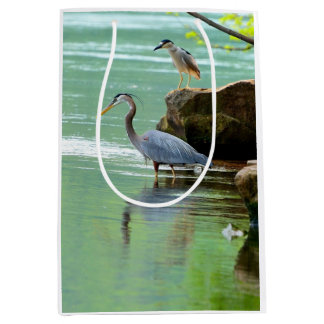 Sac Cadeau Moyen Deux hérons au bord de la rivière