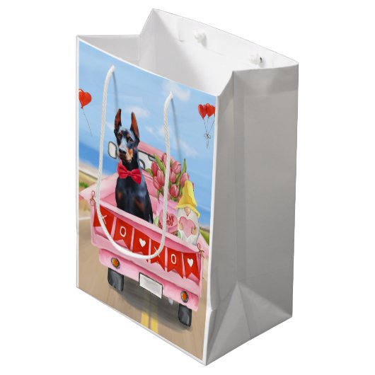 Sac Cadeau Moyen Doberman Chien Saint-Valentin Coeurs de camion (Devant Angle)
