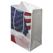 Sac Cadeau Moyen Drapeau du coeur patriotique, appréciation militai (Devant Angle)