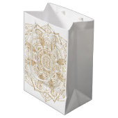 Sac Cadeau Moyen Elégant Mandala Blanc & Or Dessiné À La Main (Devant Angle)