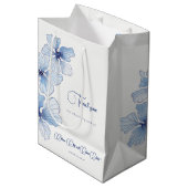 Sac Cadeau Moyen Élégant Mariage de fleurs bleues (Devant Angle)