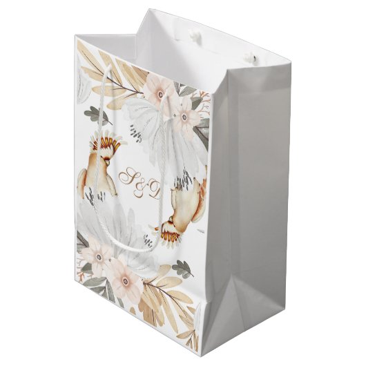 Sac Cadeau Moyen Élégant Monogramme Boho Aquarelle fleurs & oiseaux (Devant Angle)