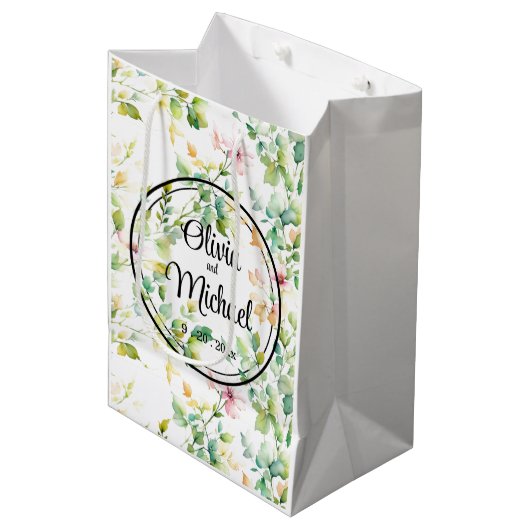 Sac Cadeau Moyen Elégant vert fleurs sauvages d'aquarelle (Devant Angle)