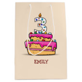 Sac Cadeau Moyen Fille 3e anniversaire, 3 sur Gâteau rose doux (Devant)