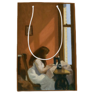Sac Cadeau Moyen Fille à une machine à coudre (par Edward Hopper)