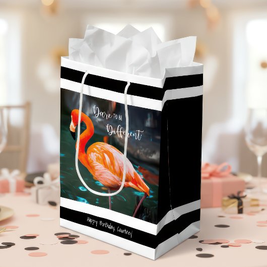 Sac Cadeau Moyen Flamant rose Black White Stripes Nom du script Mod