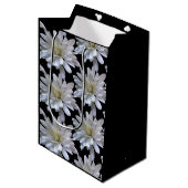 Sac Cadeau Moyen Fleurs blanches motifs de marguerite (Devant Angle)