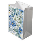 Sac Cadeau Moyen Fleurs Bleues Blancs Aquarelle Chic (Devant Angle)