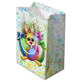 Sac Cadeau Moyen Funny Bunny biting an Easter Egg (Dos Angle)