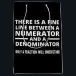 Sac Cadeau Moyen Funny Math  FINE LINE NUMERATOR DENOMINATOR<br><div class="desc">Gift for a math teacher,  mathematics professor,  mathematician,  anyone who loves math. Graduation gift for a math major.
There is a Fine Line Between a Numerator and a Denominator - Only a Fraction Will Understand!</div>