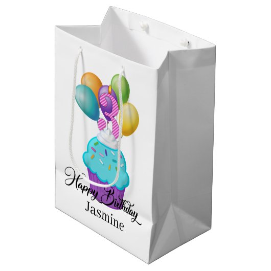 Sac Cadeau Moyen girl 3RD Birthday cupcake ajouter nom (Devant Angle)