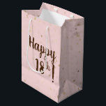 Sac Cadeau Moyen Gold Stars and Dots 18th Birthday Medium Gift Bag<br><div class="desc">étoiles d'or avec cercles bokeh sur arrière - plan rose pour 18ème anniversaire. La couleur Arrière - plan peut être modifiée.</div>