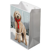 Sac Cadeau Moyen Goldendoodle Chien dans Noël de neige (Dos Angle)