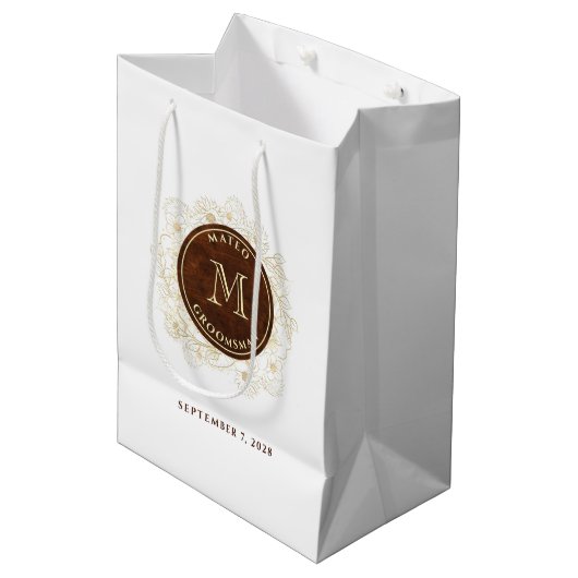 Sac Cadeau Moyen Groomsmen de monogramme d'or rustique (Devant Angle)