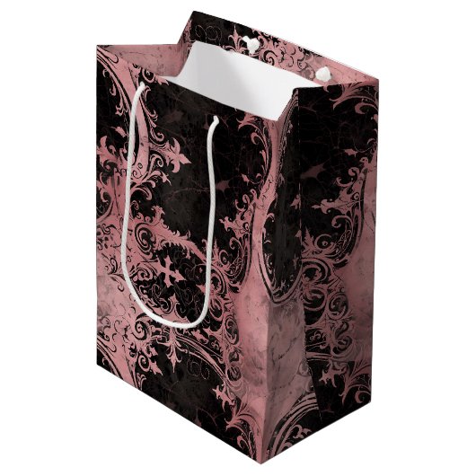 Sac Cadeau Moyen Grunge gothique rose et noir (Devant Angle)