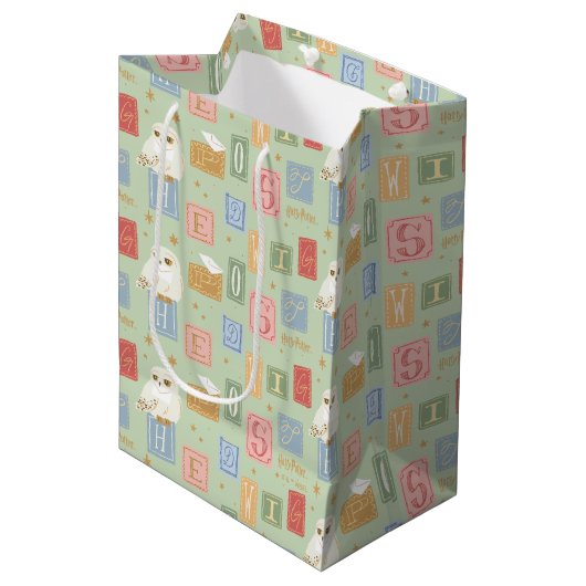 Sac Cadeau Moyen Hedwig Post Letter Block Pattern (Devant Angle)