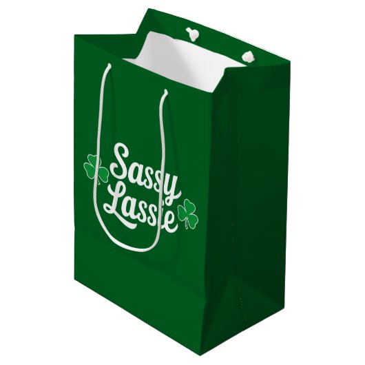 Sac Cadeau Moyen Jour de la Saint Patrick Sassy Lassie Funny Irish (Devant Angle)