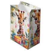 Sac Cadeau Moyen Joyeuse Giraffe avec cadeaux et gâteau | (Devant Angle)
