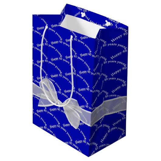 Sac Cadeau Moyen Joyeux 30e anniversaire Bow blanc sur bleu (Dos Angle)