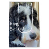 Sac Cadeau Moyen Joyeux anniversaire adorable Bernedoodle (Dos)