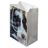 Sac Cadeau Moyen Joyeux anniversaire adorable Bernedoodle (Dos Angle)