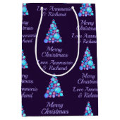 Sac Cadeau Moyen Joyeux arbre de Noël pourpre avec nom (Devant)