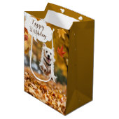Sac Cadeau Moyen Joyeux Chien D'Anniversaire En Feuilles Automnes (Devant Angle)