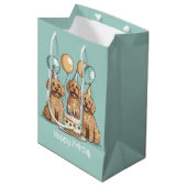 Sac Cadeau Moyen Joyeux Chiens Goldendoodle Anniversaire (Devant Angle)