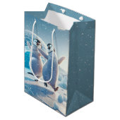 Sac Cadeau Moyen Joyeux Pingouins de Noël dansant (Devant Angle)